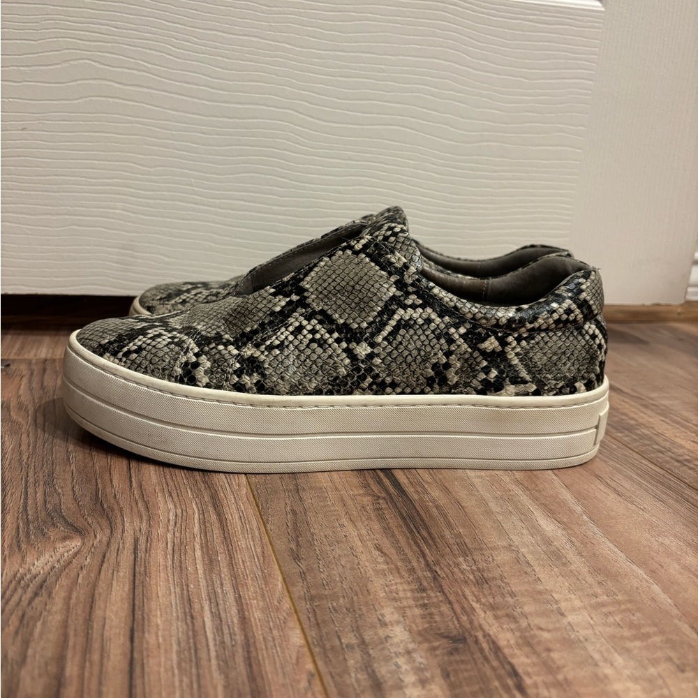 J/SLIDES Women’s Slip-On Platform Shoes Snakeskin Sneakers Size 7.5